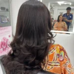 Cabello castaño con ondas